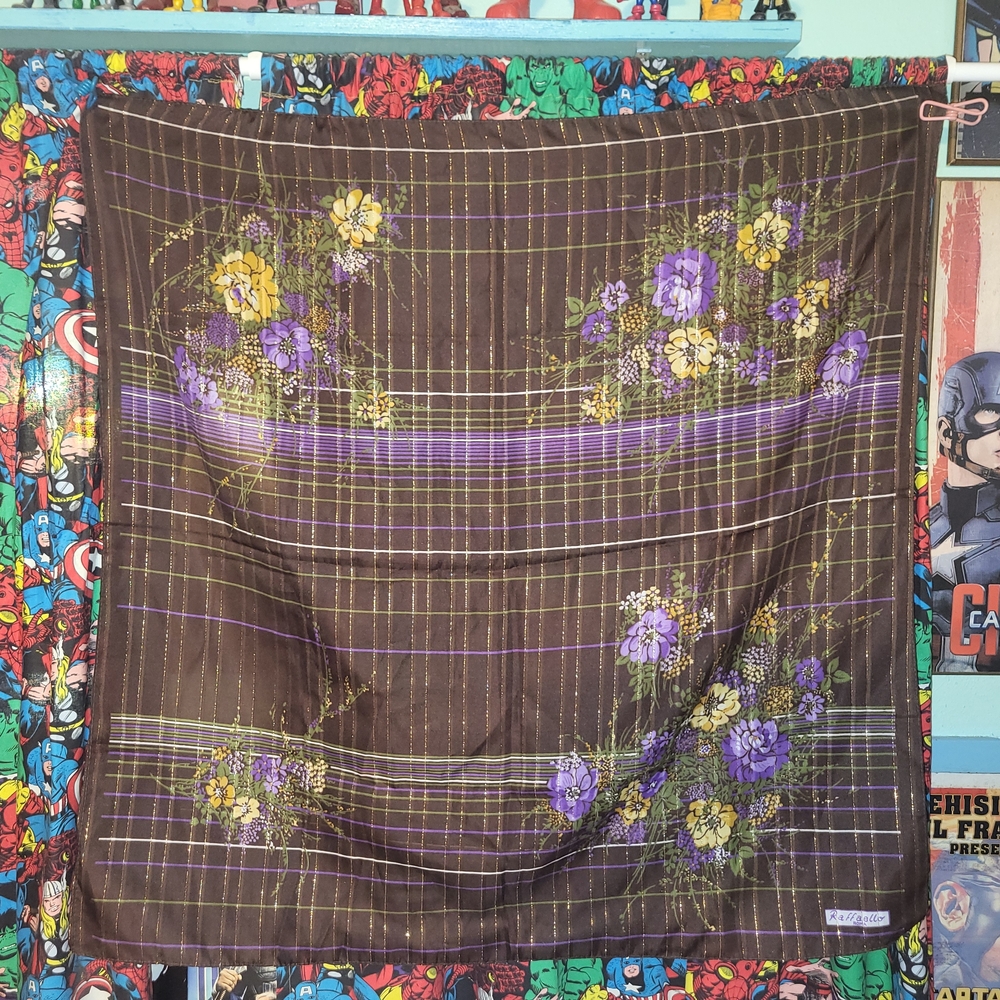 Beautiful large Raffaello Roma Scarf Scarve